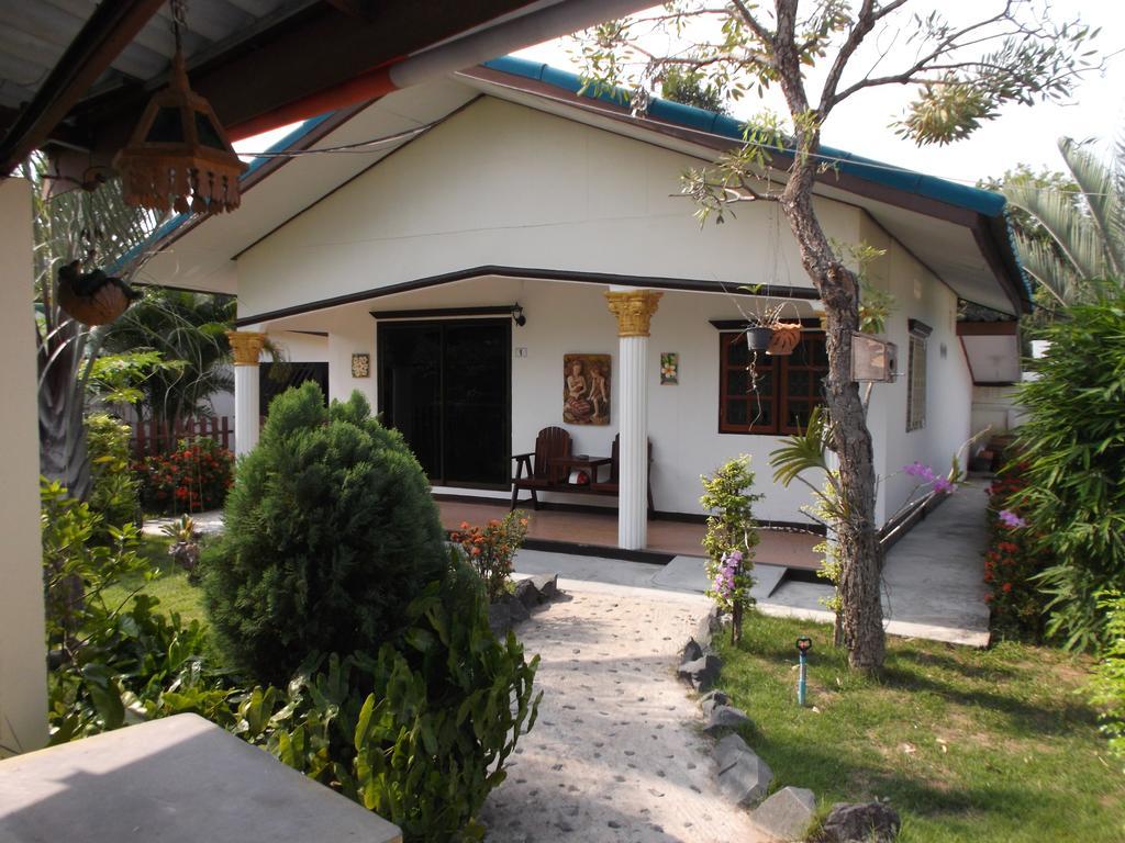 Ryans Resort Prasat Exteriör bild