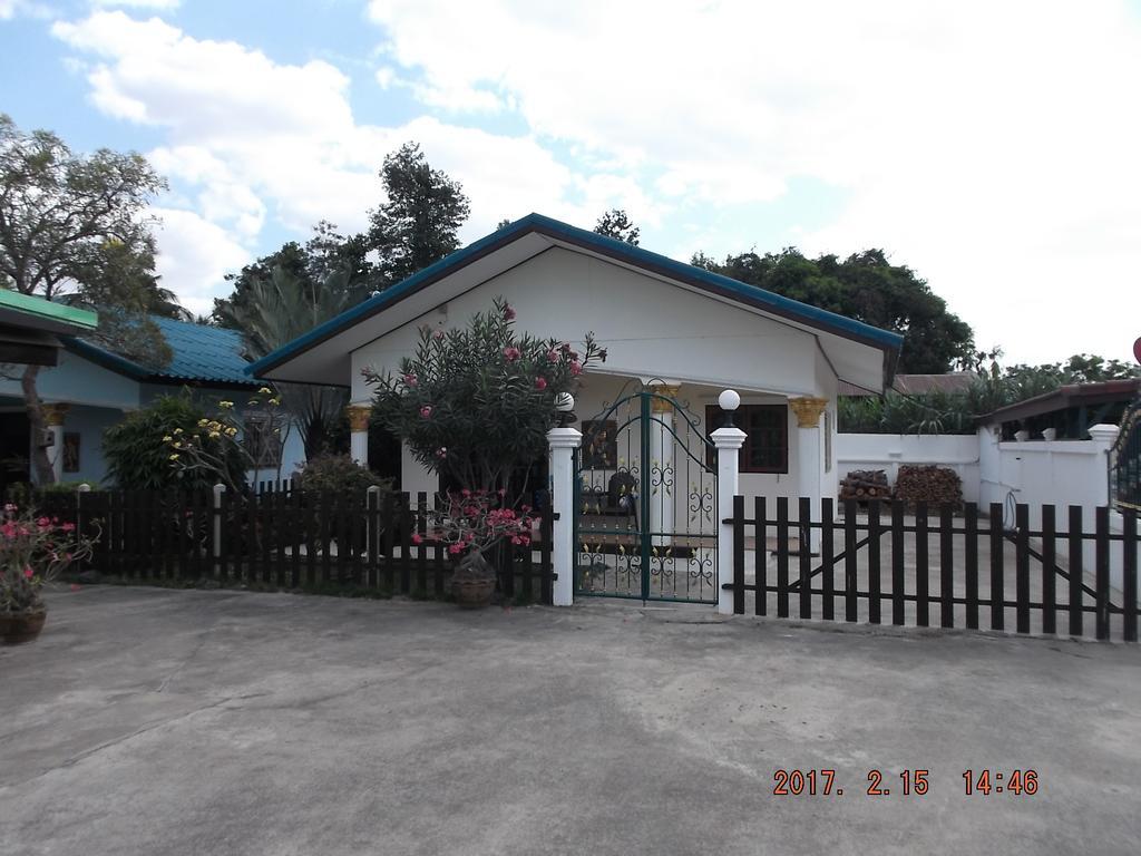 Ryans Resort Prasat Exteriör bild