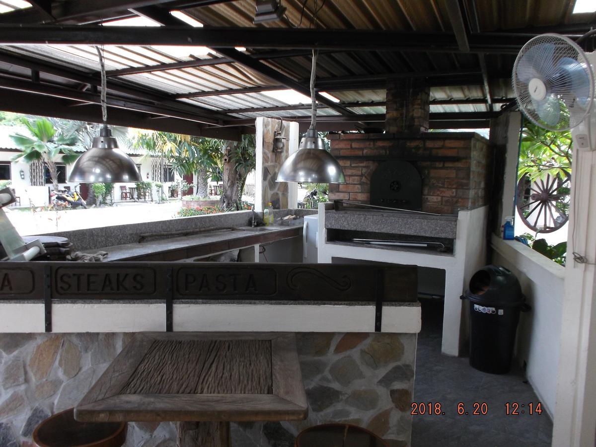 Ryans Resort Prasat Exteriör bild