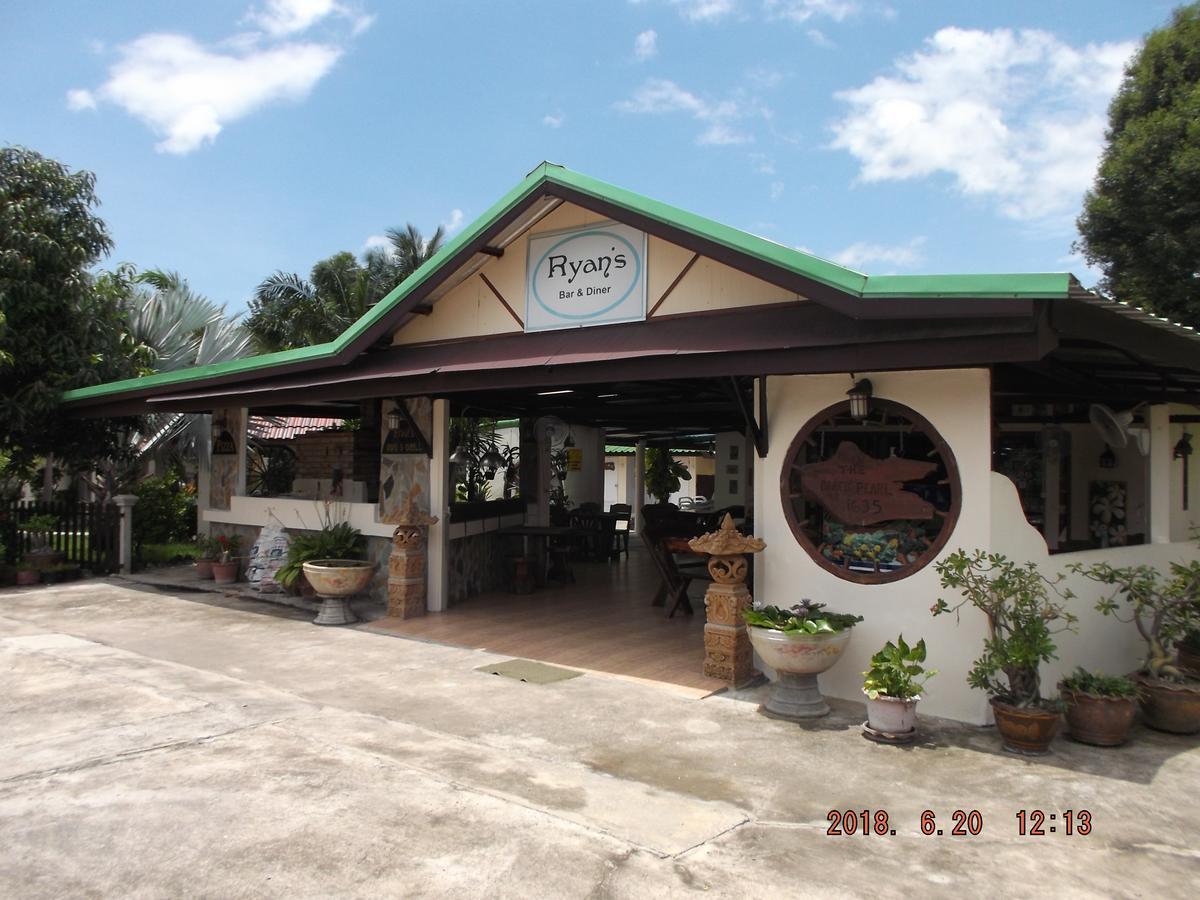 Ryans Resort Prasat Exteriör bild