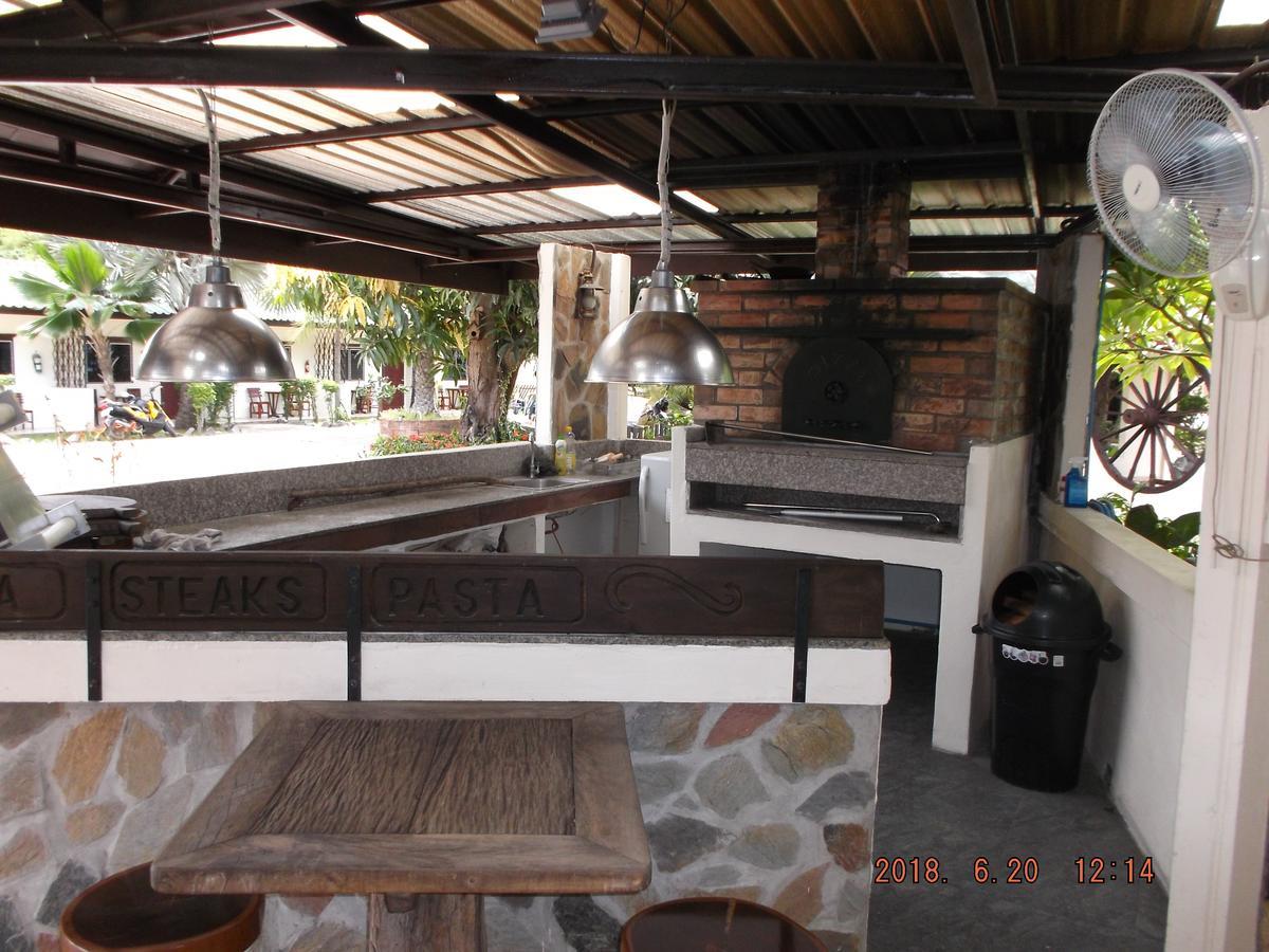 Ryans Resort Prasat Exteriör bild